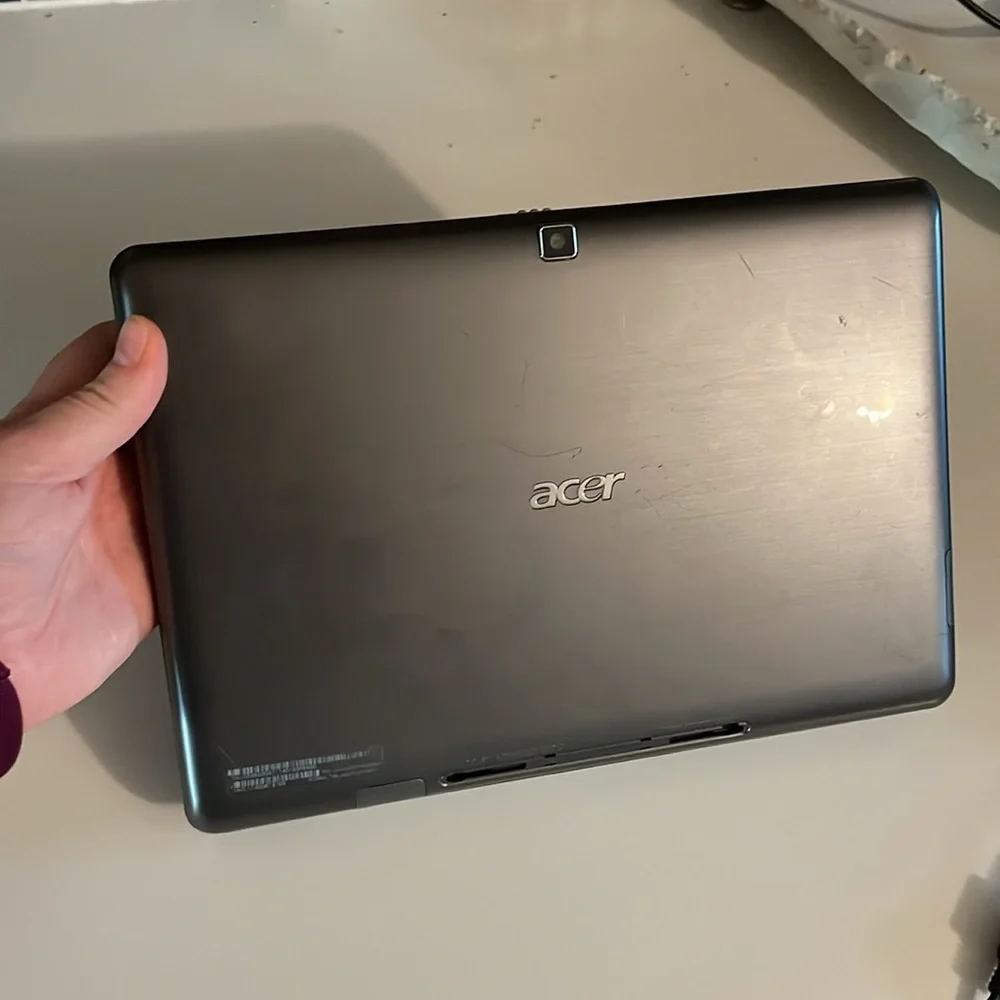 Used Acer Iconia Tab W500 BZ467 with keyboard